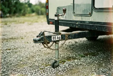 Anhängerkupplung mit aufliegender Wohnwagen-Deichsel und Stützlastwaage